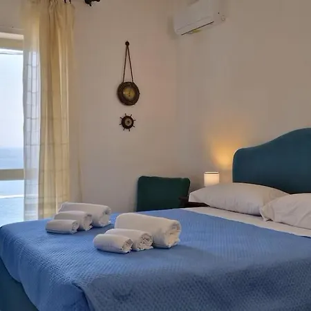Panoramic Views - Seafront - Terrace -bbq Apartment *